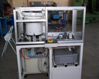 Macchina automatica (senza operatore) per godronatura di perni filettati di ottone